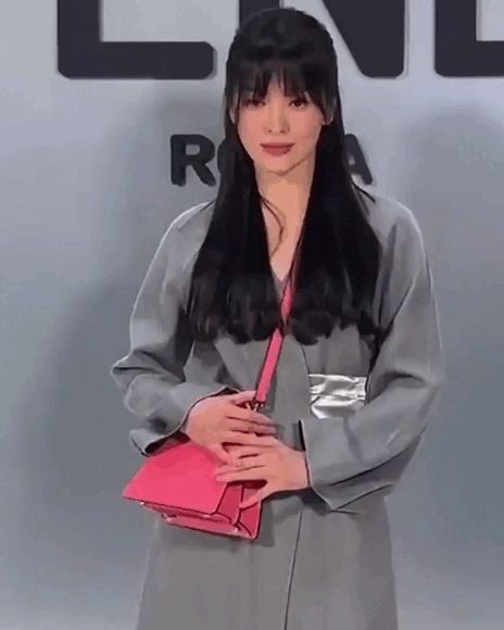 Song Hye Kyo đại náo Milan Fashion Week: Được rần rần khán giả nước ngoài hưởng ứng, vẫn bị soi 1 chi tiết nhỏ trên gương mặt - Ảnh 6.