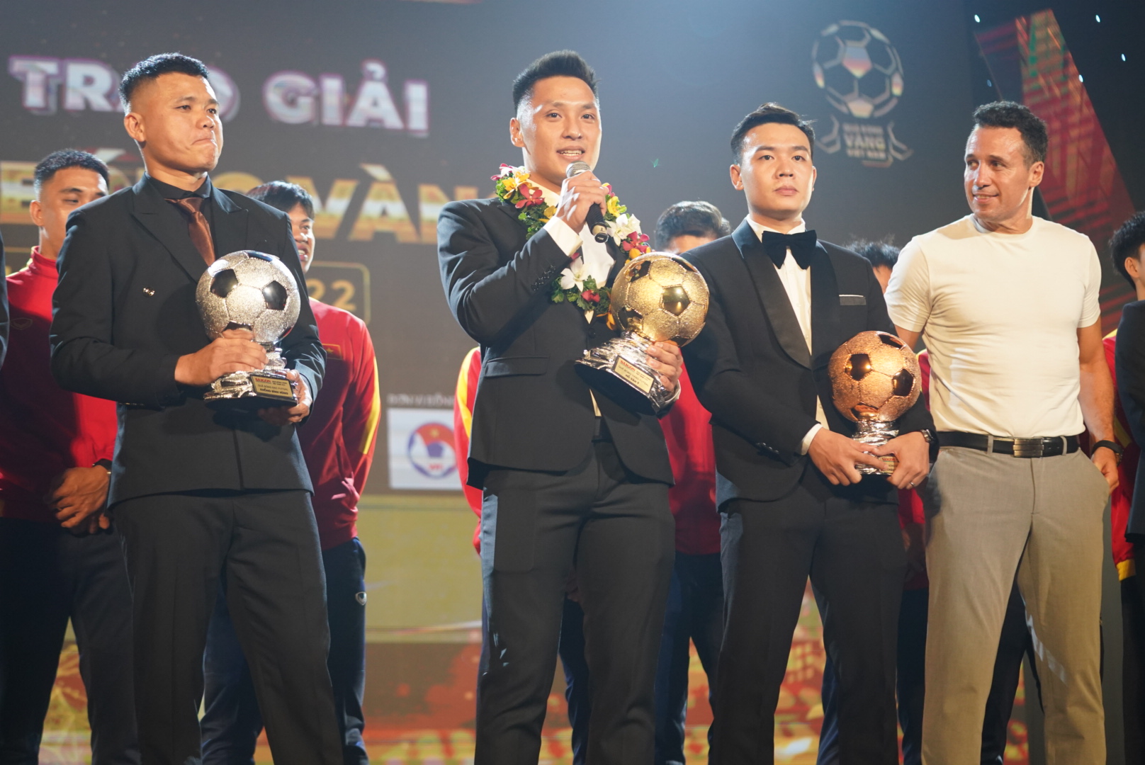 Trực tiếp Gala trao giải Quả bóng vàng Việt Nam 2022: Văn Quyết đăng quang, Huỳnh Như lập kỷ lục - Ảnh 3.