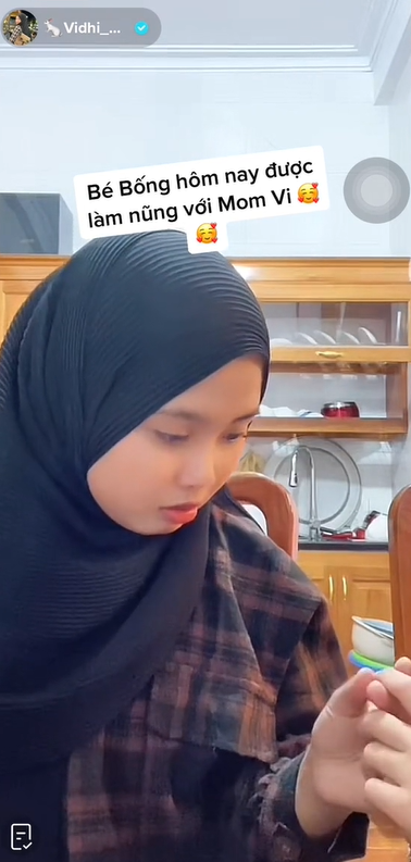 Vợ người Indonesia của Đạt Villa nói tiếng Việt cực sõi không cần Google dịch, hé lộ cách xưng hô với con riêng của chồng - Ảnh 2.