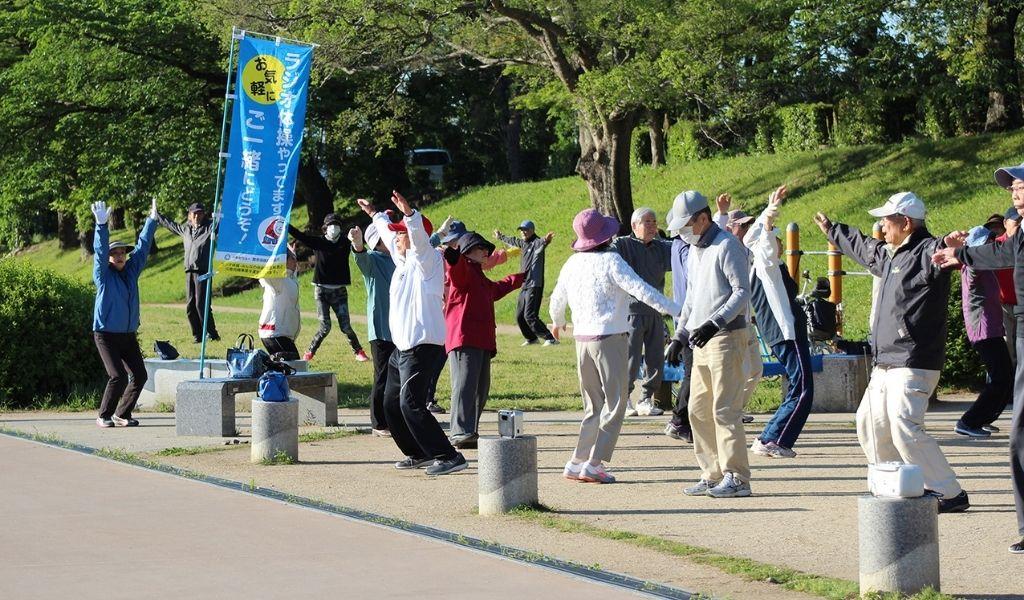 90.000 người Nhật thọ trên 100 tuổi, công đầu nhờ 1 bài tập thể dục “quốc dân”: Mỗi sáng chỉ 3 phút, giữ dáng hiệu quả, kéo dài tuổi thọ - Ảnh 3.