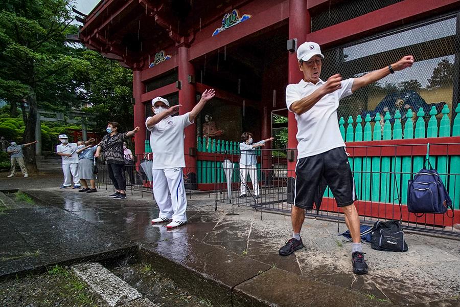 90.000 người Nhật thọ trên 100 tuổi, công đầu nhờ 1 bài tập thể dục quốc dân: Mỗi sáng chỉ 3 phút, giữ dáng hiệu quả, kéo dài tuổi thọ - Ảnh 1.