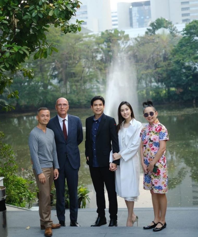 Báo Thái tiết lộ thêm về hôn lễ của Hoa hậu chuyển giới Nong Poy, cô dâu sẽ đeo 5 kg vàng trong ngày cưới - Ảnh 6.