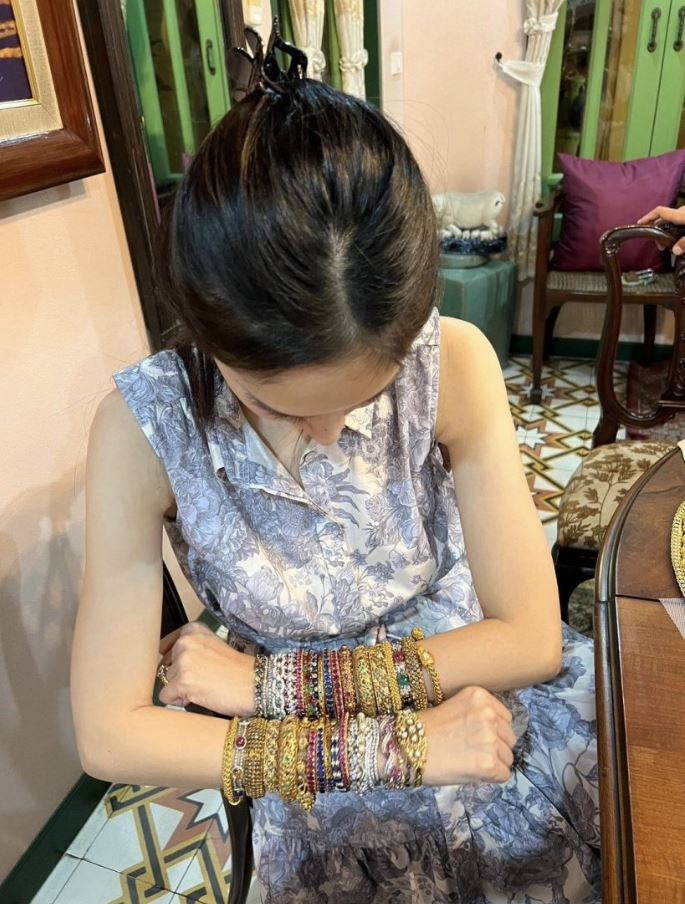 Báo Thái tiết lộ thêm về hôn lễ của Hoa hậu chuyển giới Nong Poy, cô dâu sẽ đeo 5 kg vàng trong ngày cưới - Ảnh 3.