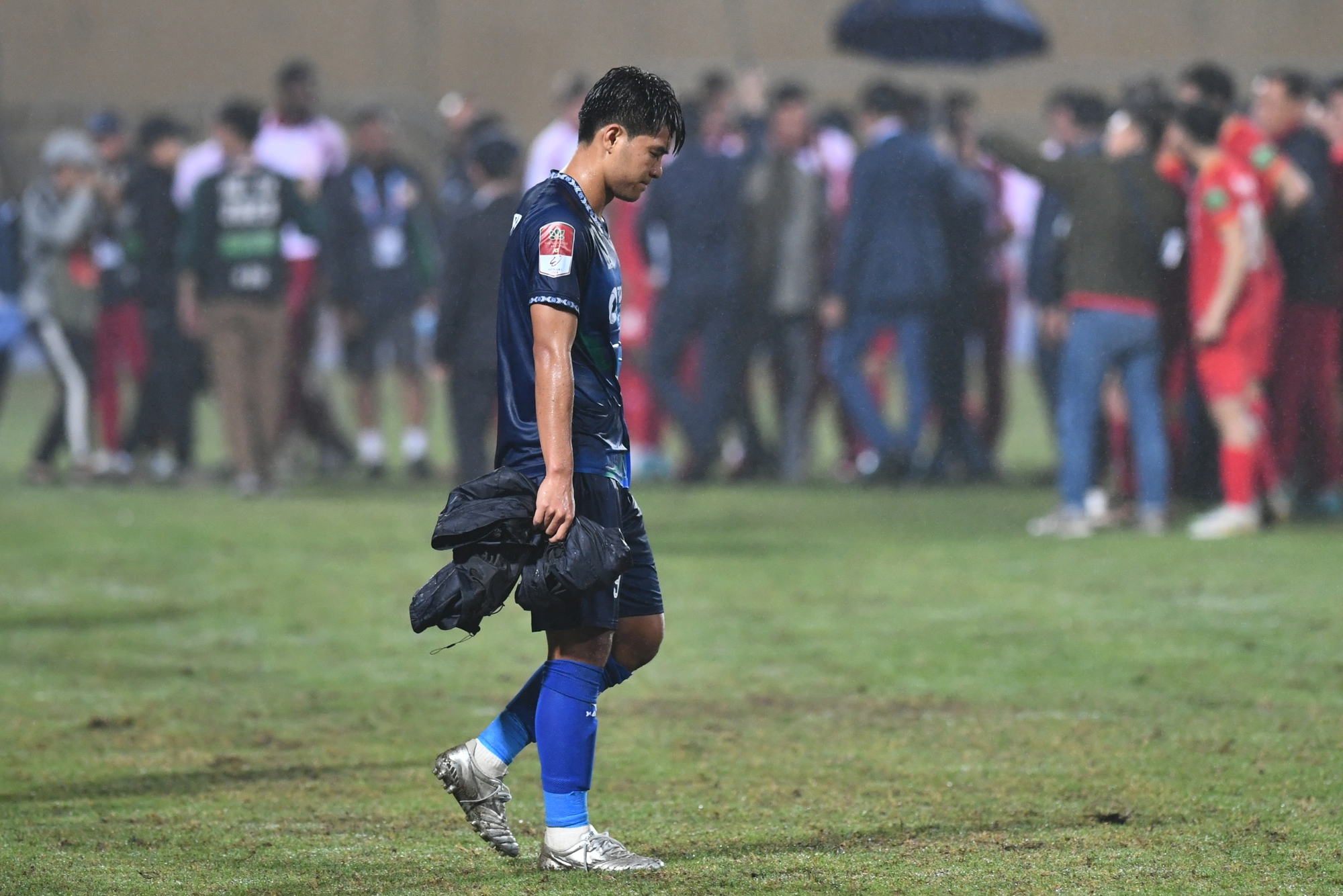 Văn Lâm thất vọng sau trận thua đậm nhất sự nghiệp tại V-League - Ảnh 10.