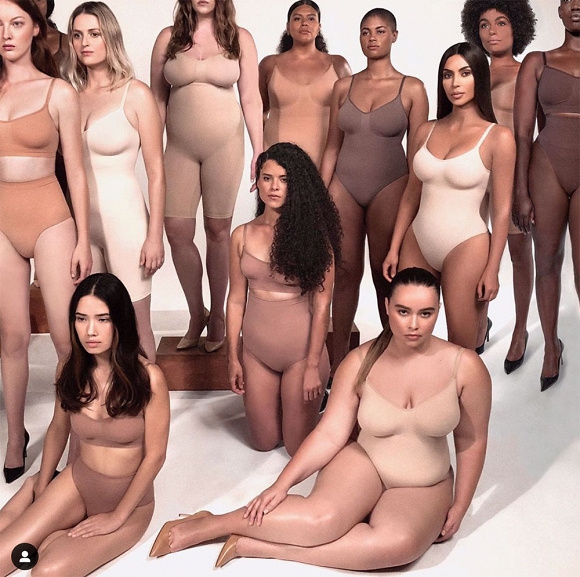 Bikini của Kim Kardashian vô dụng tới mức nào? Nữ TikToker trả lời câu hỏi này bằng... 3 miếng bánh! - Ảnh 4.