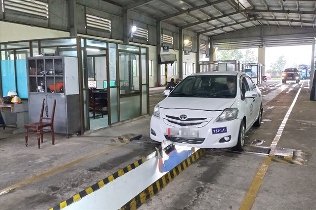 Quảng Nam: Khởi tố 13 đối tượng tại Trung tâm đăng kiểm xe cơ giới 9201D - Ảnh 1.