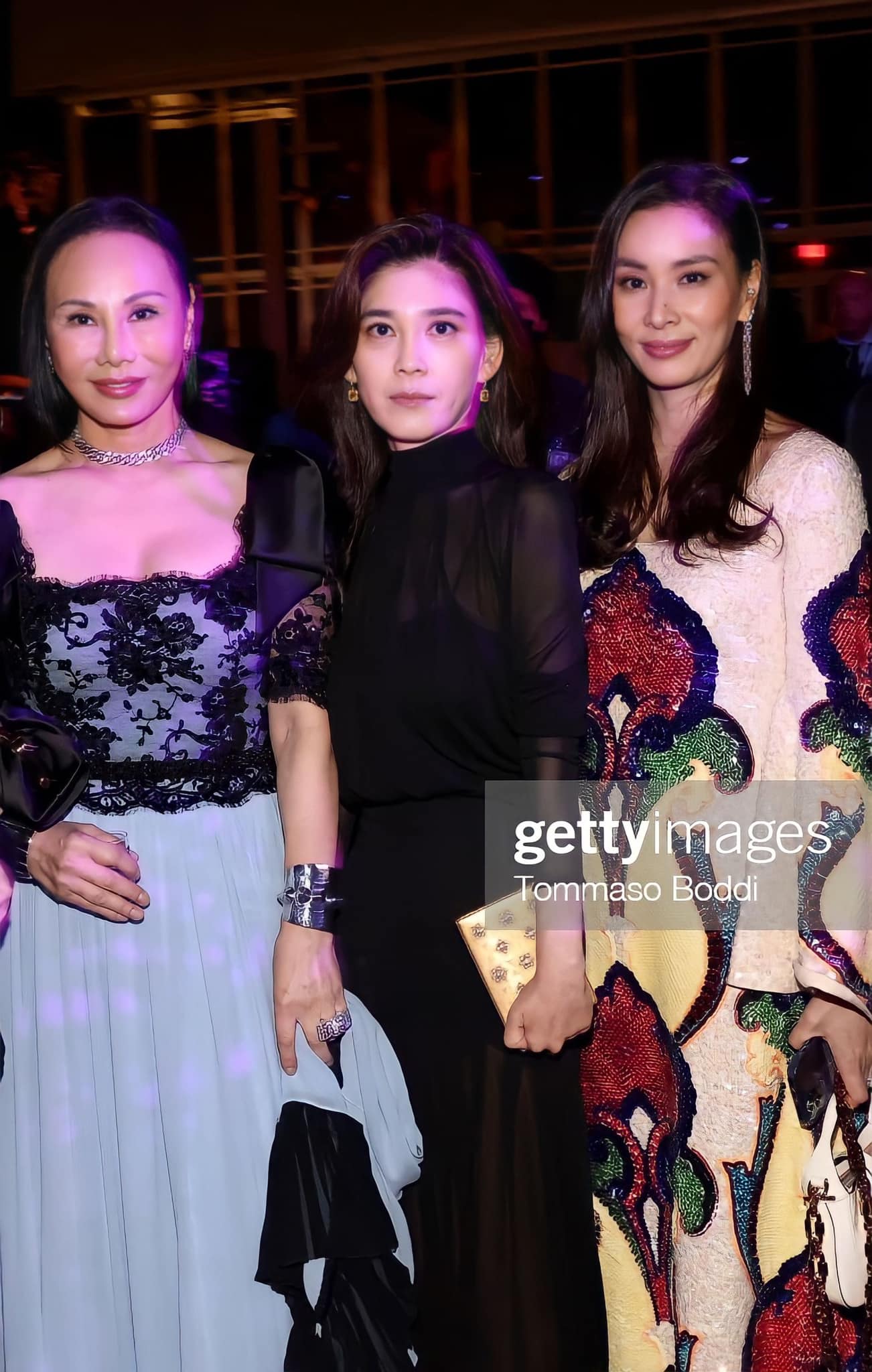 Công chúa Samsung chiếm trọn spotlight tại lễ tốt nghiệp của con trai, diện đồ đơn giản vẫn thần thái hơn người - Ảnh 4.