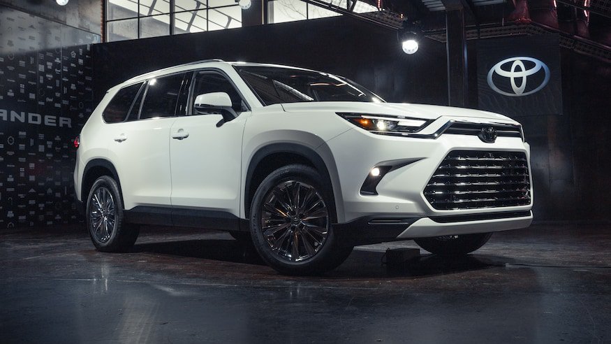 Ra mắt Toyota Grand Highlander 2023: Chuẩn ao ước của gia đình với hàng 3 siêu rộng, cốp vừa 7 vali
