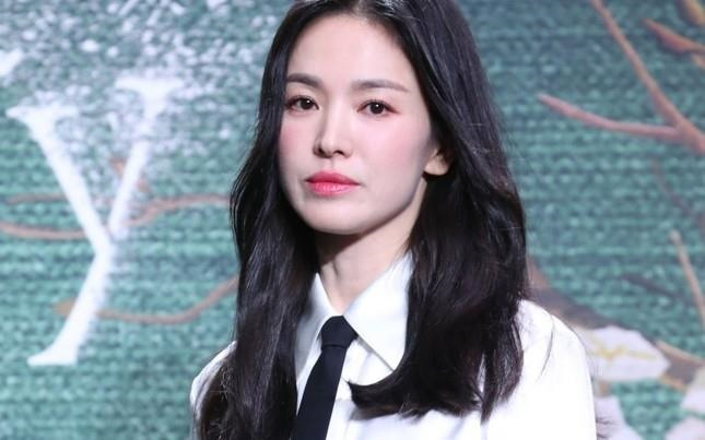 Bị chê 'già nua, hết thời', Song Hye Kyo phản đòn antifan chỉ bằng vài tấm ảnh từ 'hung thần' Dispatch - Ảnh 7.