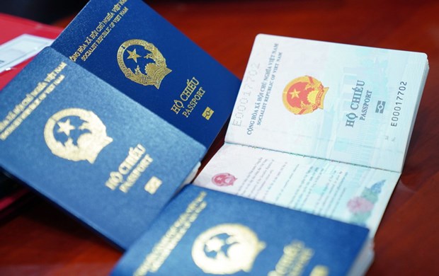 Được cấp từ 1/3/2023, hộ chiếu gắn chíp điện tử có nhiều ưu điểm nổi bật - Ảnh 1.