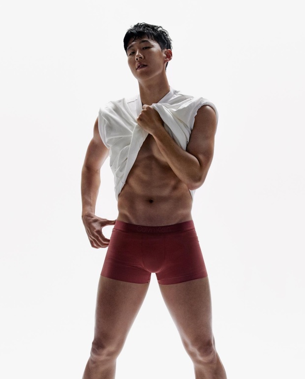 Son Heung Min khoe body nóng bỏng với đồ lót, đồng đội vào vạch trần: 'Photoshop thôi' - Ảnh 4.