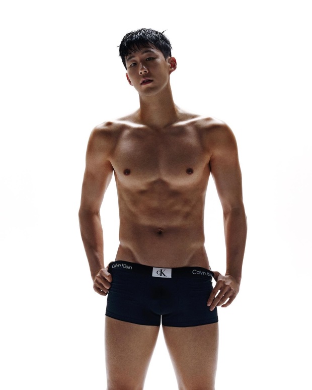 Son Heung Min khoe body nóng bỏng với đồ lót, đồng đội vào vạch trần: 'Photoshop thôi' - Ảnh 2.
