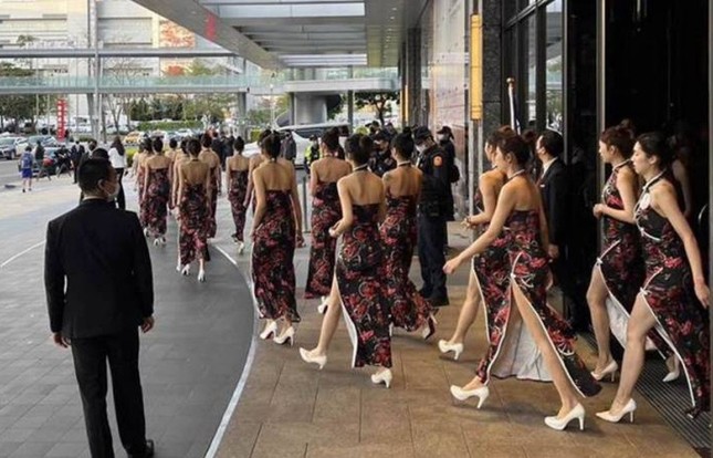 Toàn cảnh vụ 170 cô gái Đài Loan hầu rượu 6 nghệ sĩ và dàn đại gia 'máu mặt' - Ảnh 2.