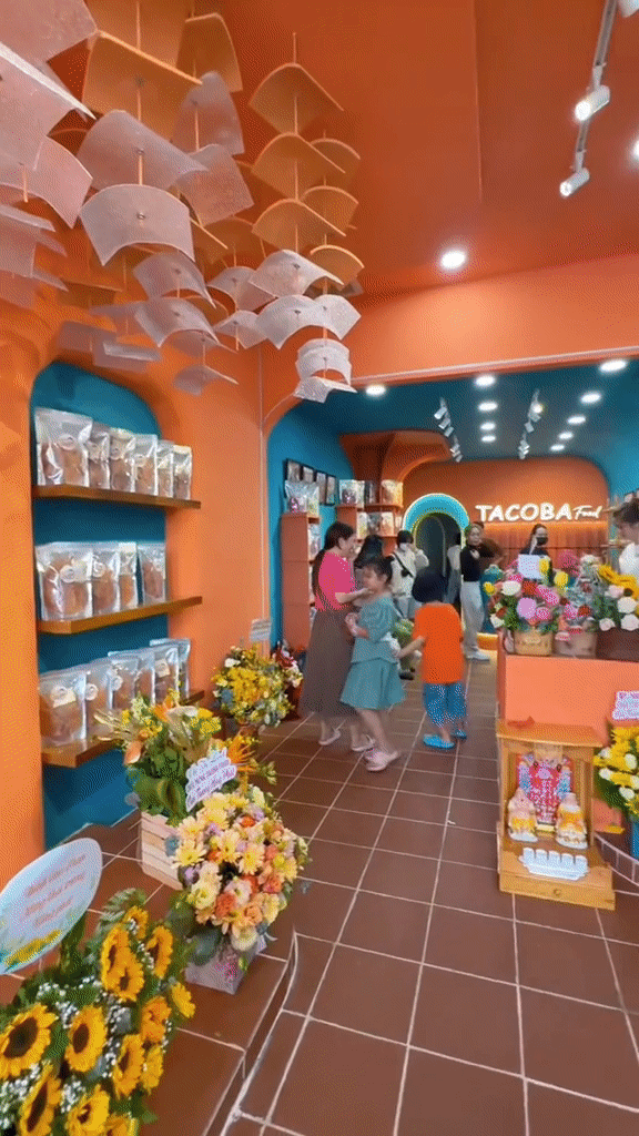 Sự nghiệp kinh doanh đồ ăn “nở hoa” của các TikToker ẩm thực: Tạ Công Bằng, Thiện Nhân lần lượt khai trương cửa hàng lớn - Ảnh 4.