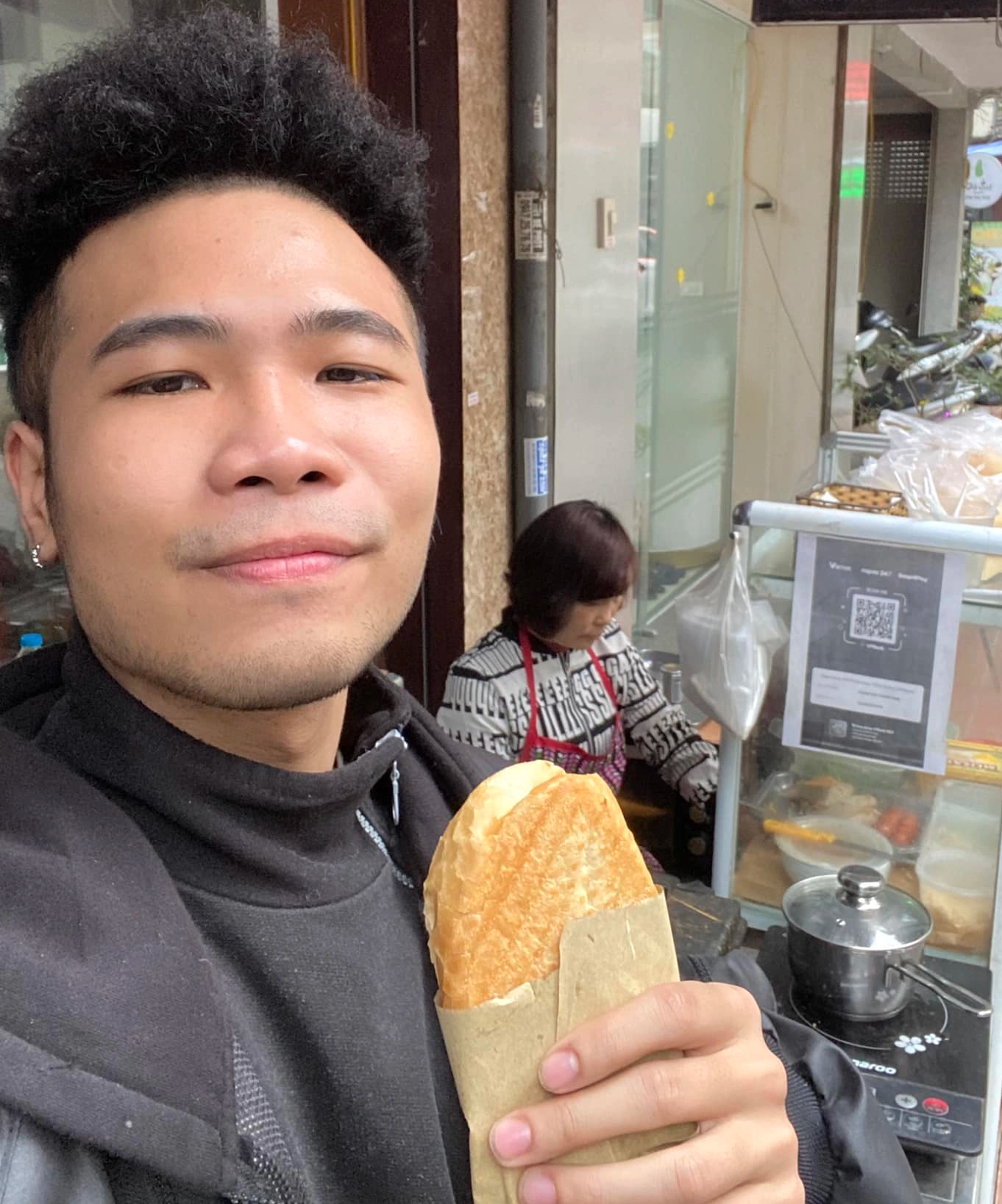Nam rapper có mẹ bán bánh mì tạo nên giai điệu hot nhất MXH