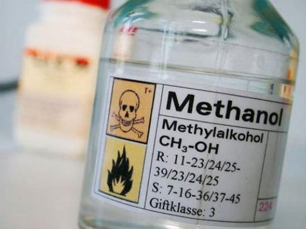 Vụ 37 người nhiễm độc methanol tại Bắc Ninh: Chuyên gia chỉ dấu hiệu nhận biết ngộ độc sớm - Ảnh 2.