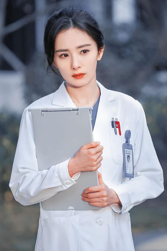 Bị chê mặt đơ gượng gạo, Dương Mịch vẫn làm bác sĩ, fan mong chờ mỹ nam này vớt vát lại diễn xuất - Ảnh 3.