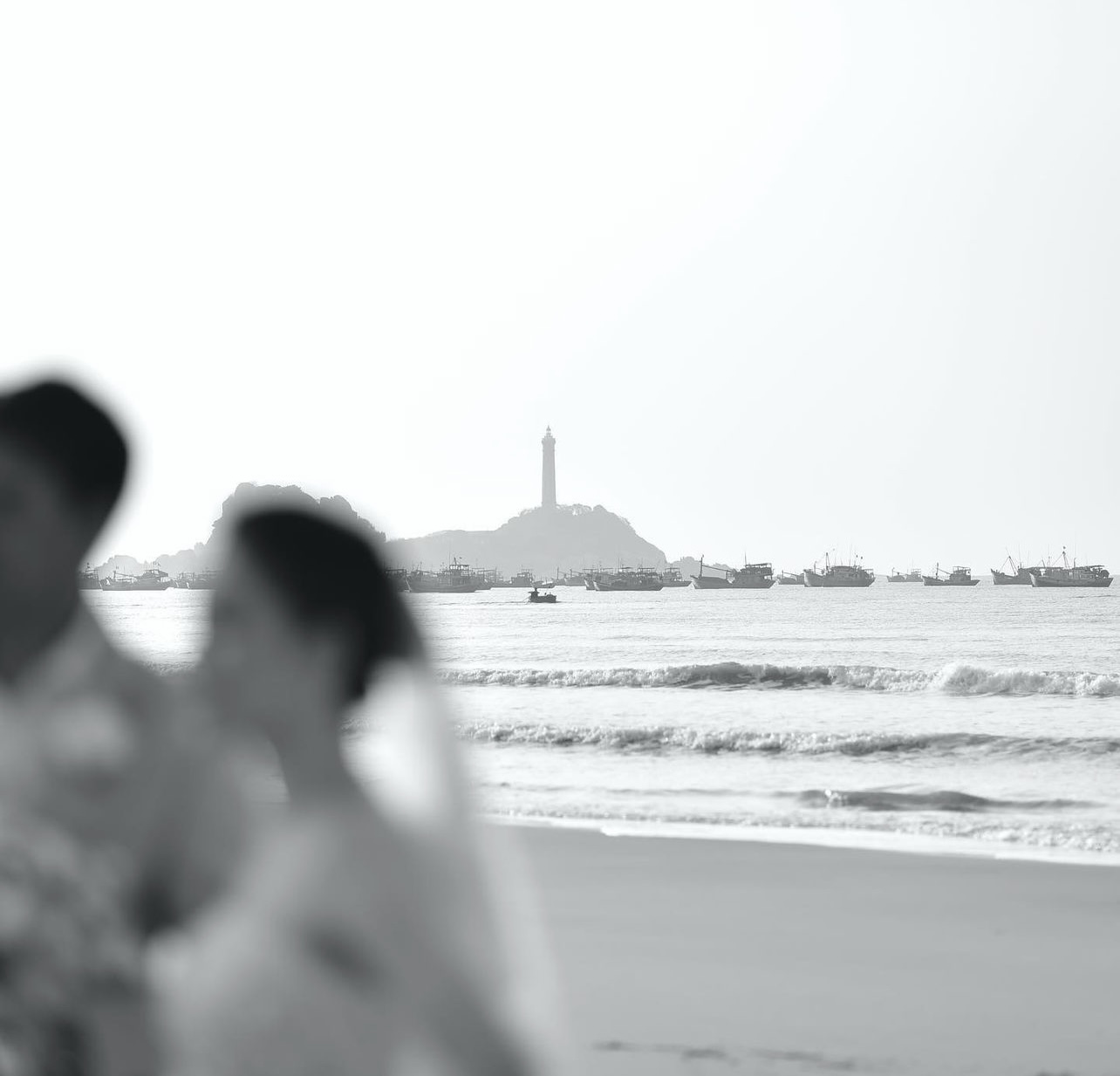 Linh Rin hé lộ ảnh cưới trên bãi biển bên bạn trai doanh nhân Phillip Nguyễn - Ảnh 3.
