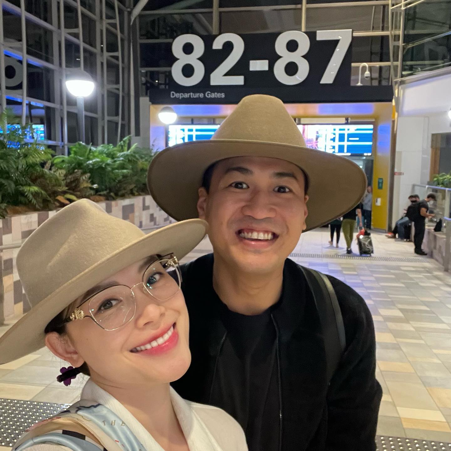 Anh em Louis Nguyễn - Phillip Nguyễn: &quot;Cuồng vợ&quot;, không tặng đồ hiệu nhưng có cách thể hiện còn &quot;tan chảy&quot; hơn gấp trăm lần - Ảnh 7.