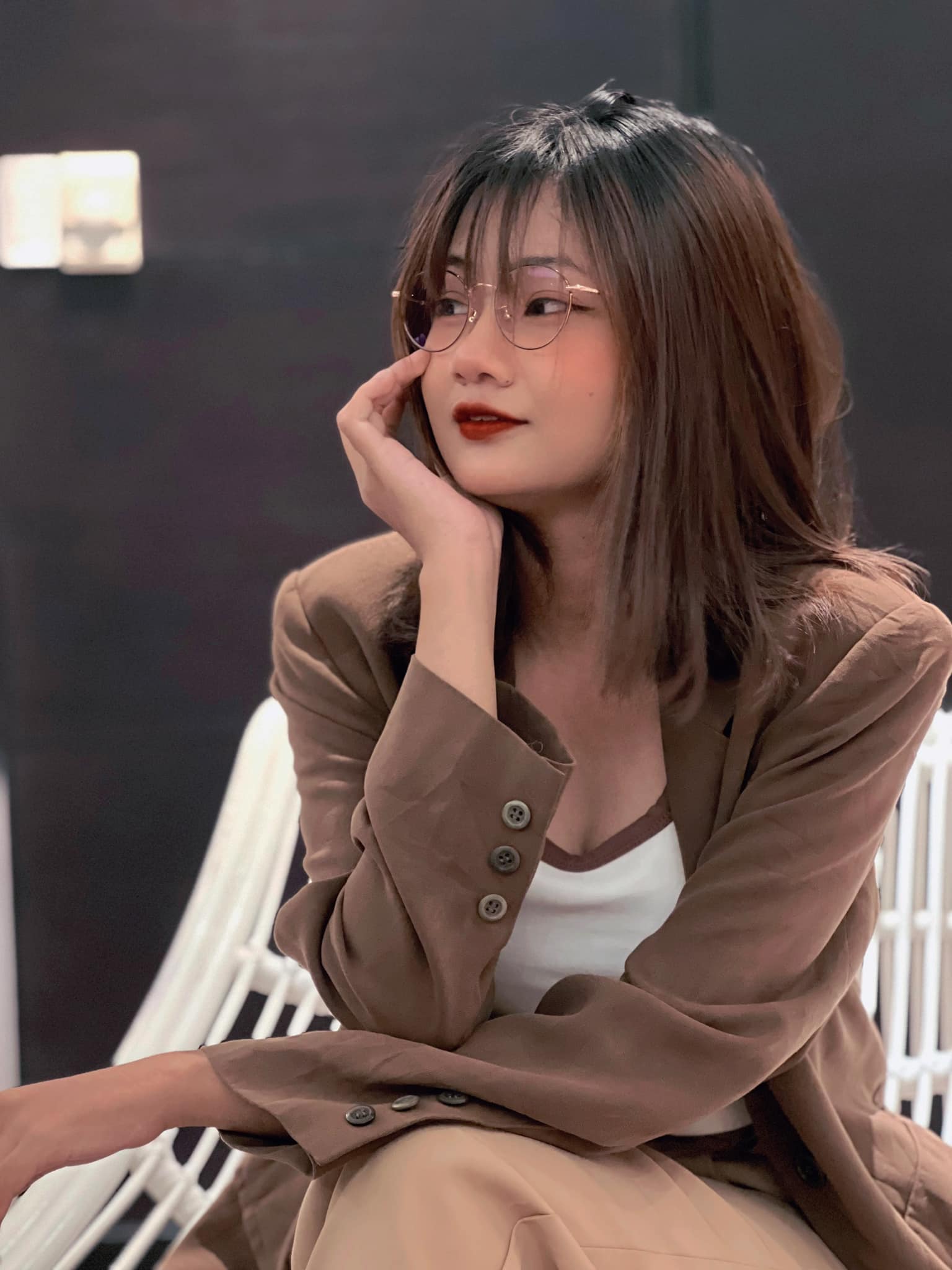Nhập viện cấp cứu sau vụ tai nạn, cô gái xúc động khi được người lạ dúi vào tay xấp tiền và câu chuyện về hành trình 