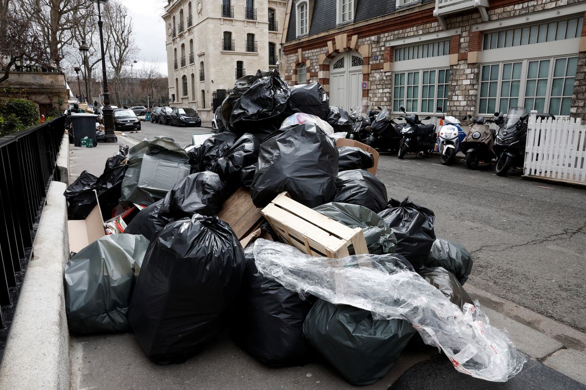 Sốc với loạt ảnh "kinh đô ánh sáng" Paris ngập trong 10.000 tấn rác - 3