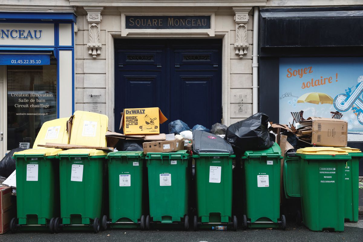 Sốc với loạt ảnh "kinh đô ánh sáng" Paris ngập trong 10.000 tấn rác - 5