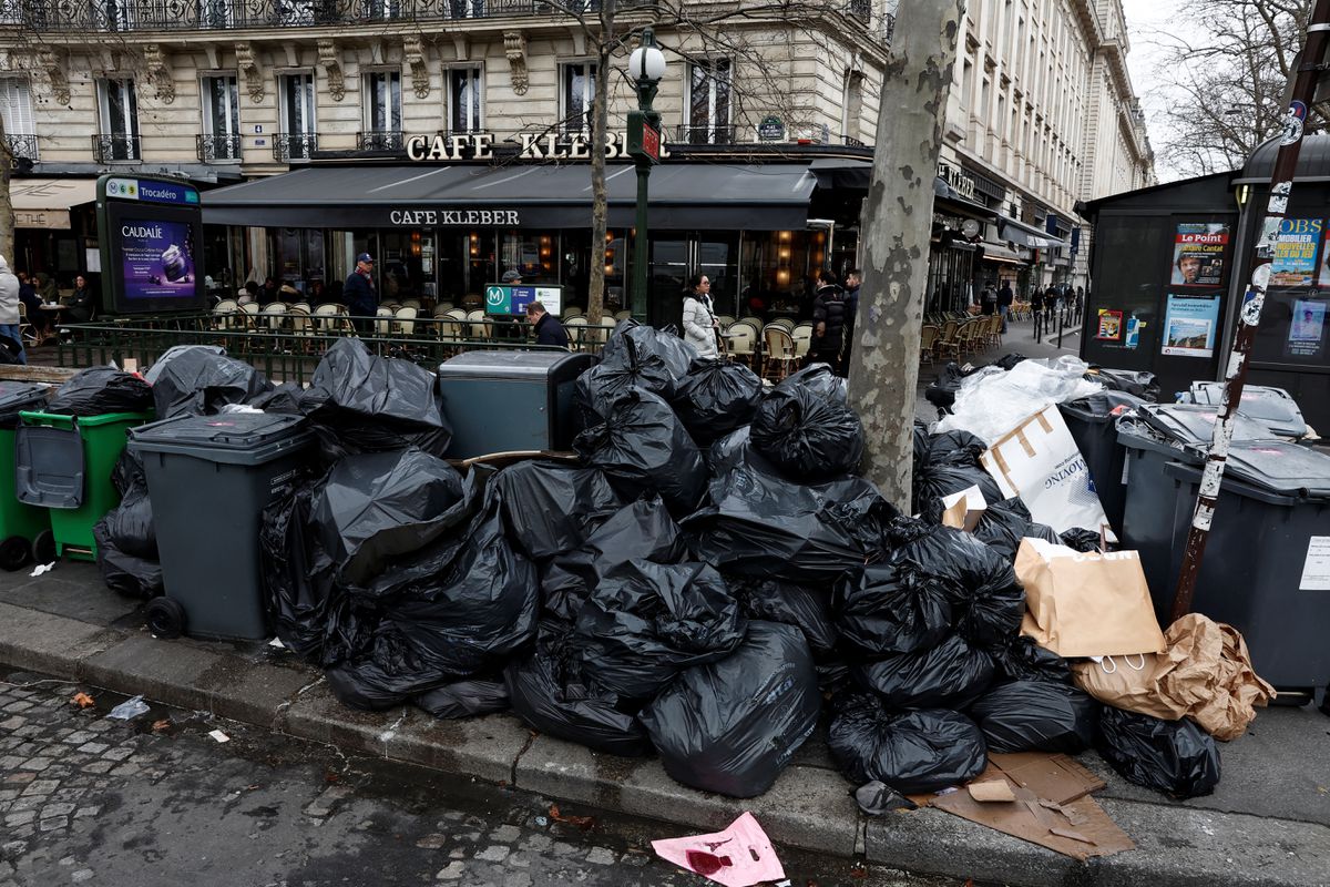 Sốc với loạt ảnh "kinh đô ánh sáng" Paris ngập trong 10.000 tấn rác - 4