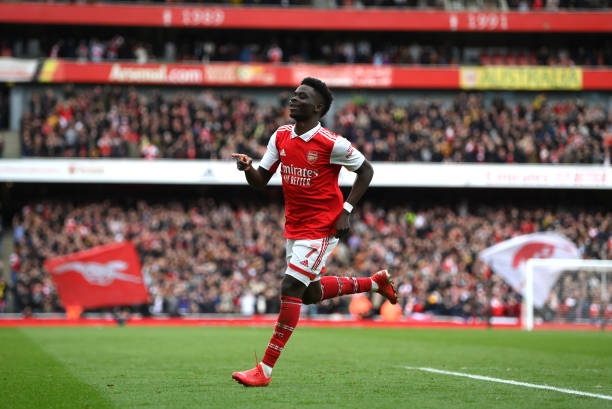Arsenal giữ chân Bukayo Saka