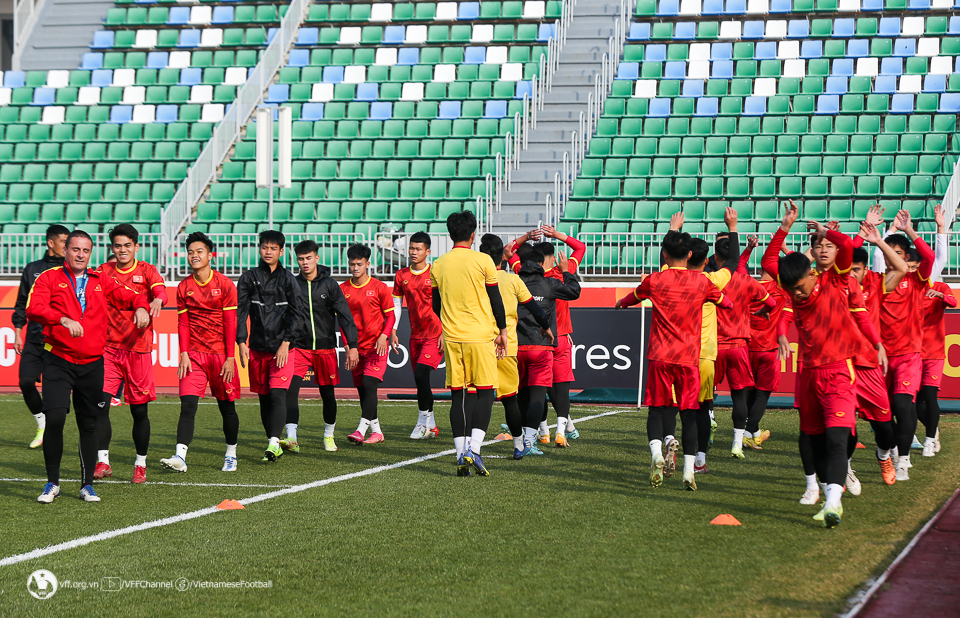 U20 Việt Nam bất ngờ được đổi sân tập, chuẩn bị đấu Qatar - Ảnh 2.