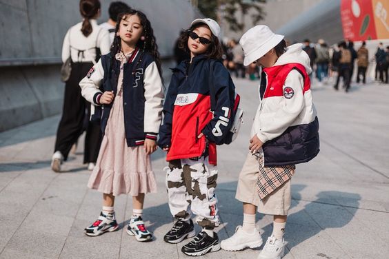 Quốc gia giàu nhất châu Á nơi cơn sốt hàng hiệu truyền đến những đứa trẻ, sinh ra đã mặc áo Burberry, xách túi Chanel là chuyện thường - Ảnh 4.