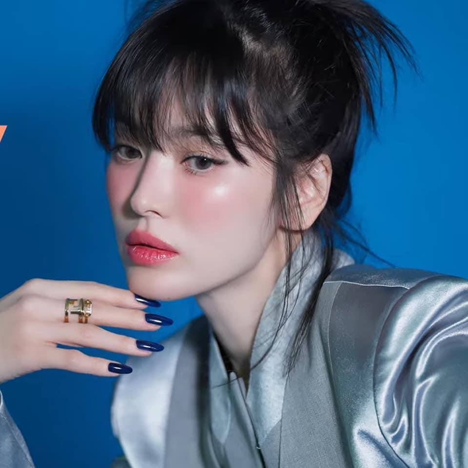 Visual của Song Hye Kyo qua cam thường và ảnh studio: Tuổi 42 thế nào mới là trẻ? - Ảnh 2. Visual của Song Hye Kyo qua cam thường và ảnh studio: Tuổi 42 thế nào mới là trẻ? - Ảnh 2.