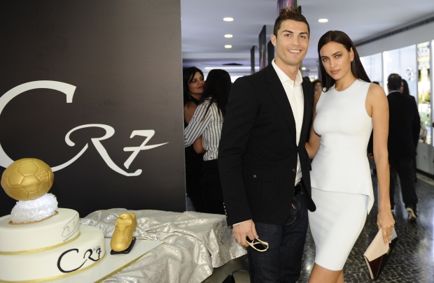 Siêu mẫu Irina Shayk nhận cú sốc lớn vì 'trót dại' với Ronaldo - Ảnh 4.