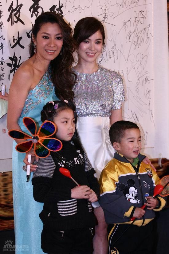 Dậy sóng 2 màn đọ sắc của Song Hye Kyo bên Dương Tử Quỳnh và idol nữ đình đám gắn liền với tuổi thơ gen Z - Ảnh 2.
