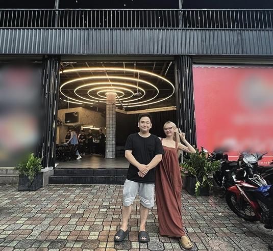 Cuộc sống vợ streamer giàu nhất Việt Nam sau 3 năm kết hôn: 21 tuổi đã có loạt cơ ngơi khủng, nhà hàng nổi tiếng - Ảnh 9.