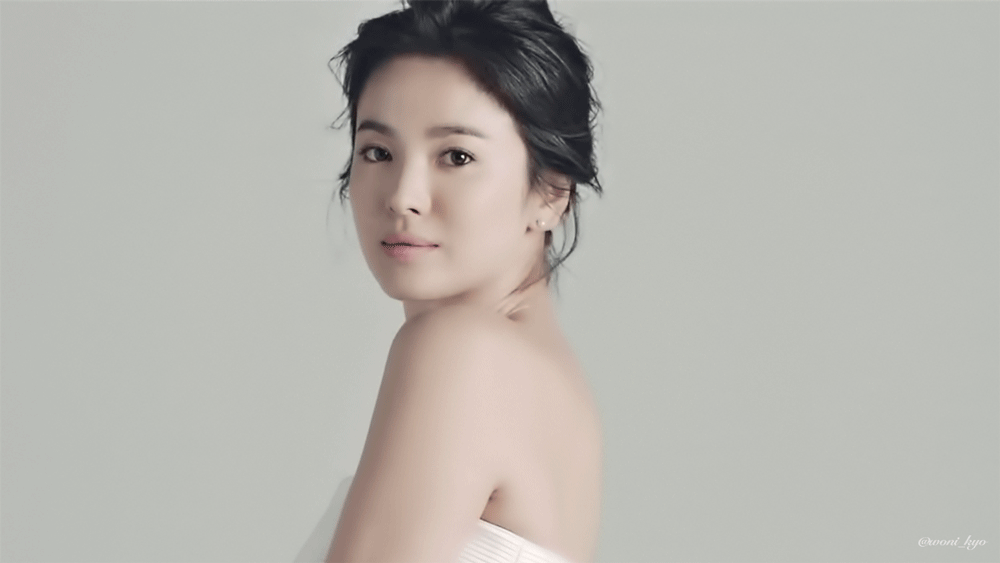 9 năm về trước, Song Hye Kyo từng khiến netizen bùng nổ vì bộ ảnh tràn ngập phong cách trưởng thành gợi cảm - Ảnh 1.