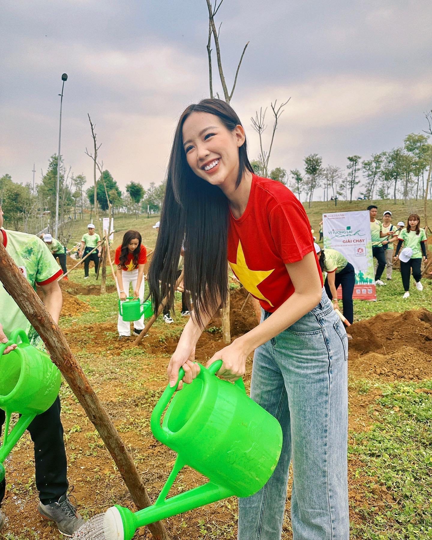 Bị chỉ trích tô vẽ làm màu khi xoã tóc trồng cây tại Lai Châu, Hoa hậu Bảo Ngọc phản pháo - Ảnh 8.