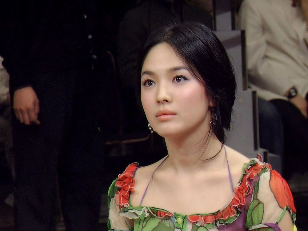 Song Hye Kyo lén lút làm điều này bên tài tử Nấc Thang Lên Thiên Đường Kwon Sang Woo trên sân khấu 20 năm trước - Ảnh 2.