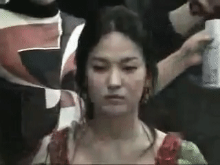 Song Hye Kyo lén lút làm điều này bên tài tử Nấc Thang Lên Thiên Đường Kwon Sang Woo trên sân khấu 20 năm trước - Ảnh 5.