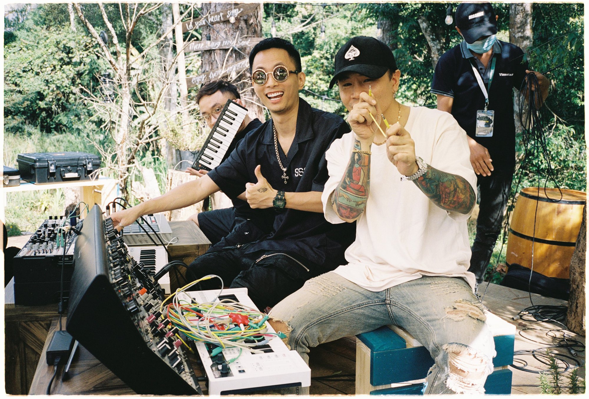 Sơn Tùng mượn ý tưởng của Binz và Rhymastic 9 năm trước trong bản rap mới? - Ảnh 4.