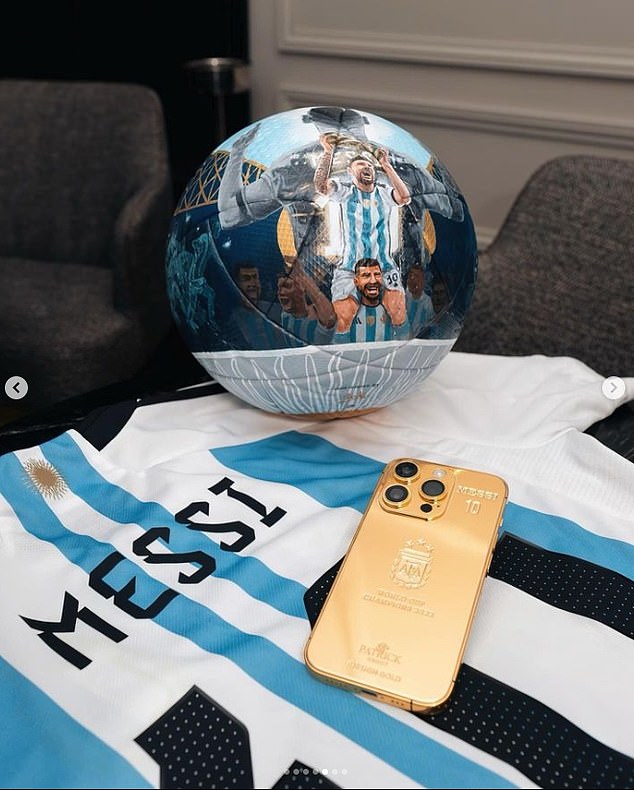Cận cạnh những chiếc Iphone mạ vàng mà Messi tặng đồng đội nhân dịp vô địch World Cup - Ảnh 4.