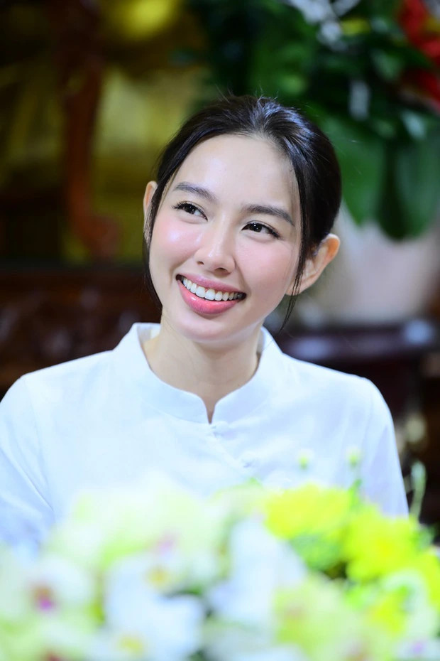 Hoa hậu Thùy Tiên ghi điểm với hành động dọn dẹp bãi rác &quot;khủng&quot;  - Ảnh 6.