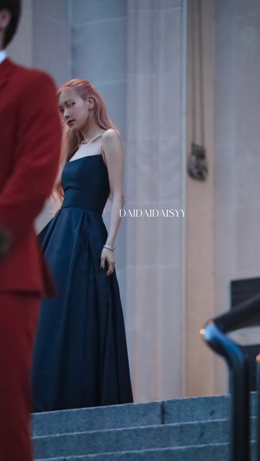 Rosé (BLACKPINK) lộng lẫy như công chúa tại sự kiện Tiffany&Co, diện váy  cắt xẻ khiến fan náo loạn