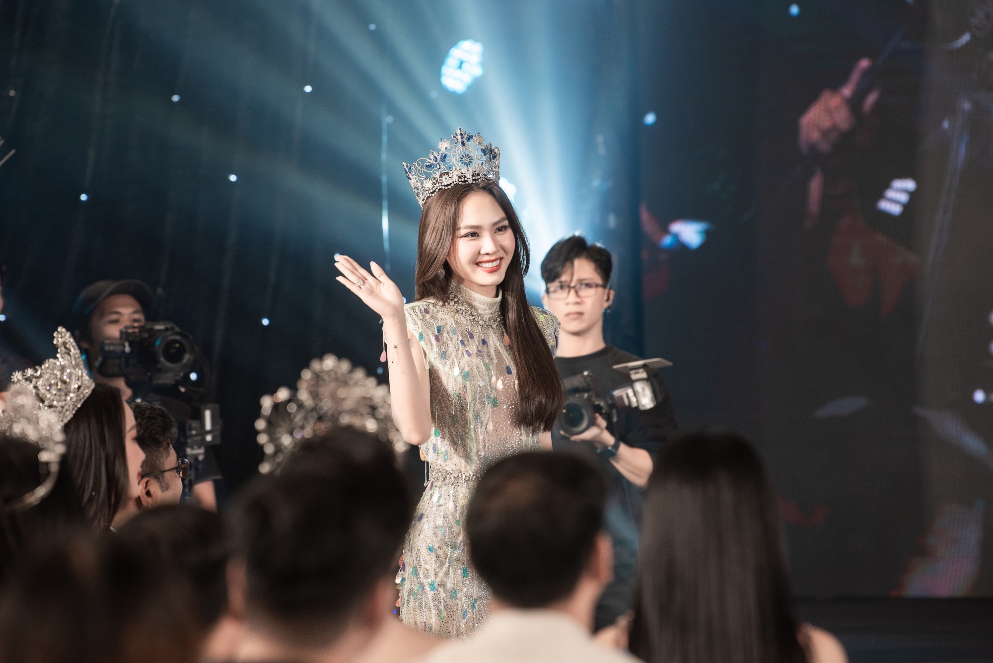 Bị chỉ trích vì vướng nhiều ồn ào, Hoa hậu Mai Phương: 'Tôi buồn...' - Ảnh 4.