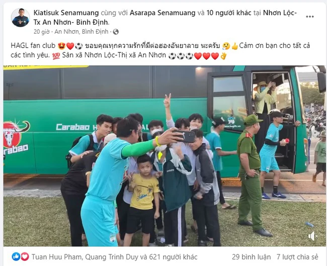 HLV Kiatisuk đốn tim fan bằng hình ảnh đội nón lá Việt Nam sau khi gây cơn sốt ‘vỡ sân’ khi du đấu - Ảnh 3.