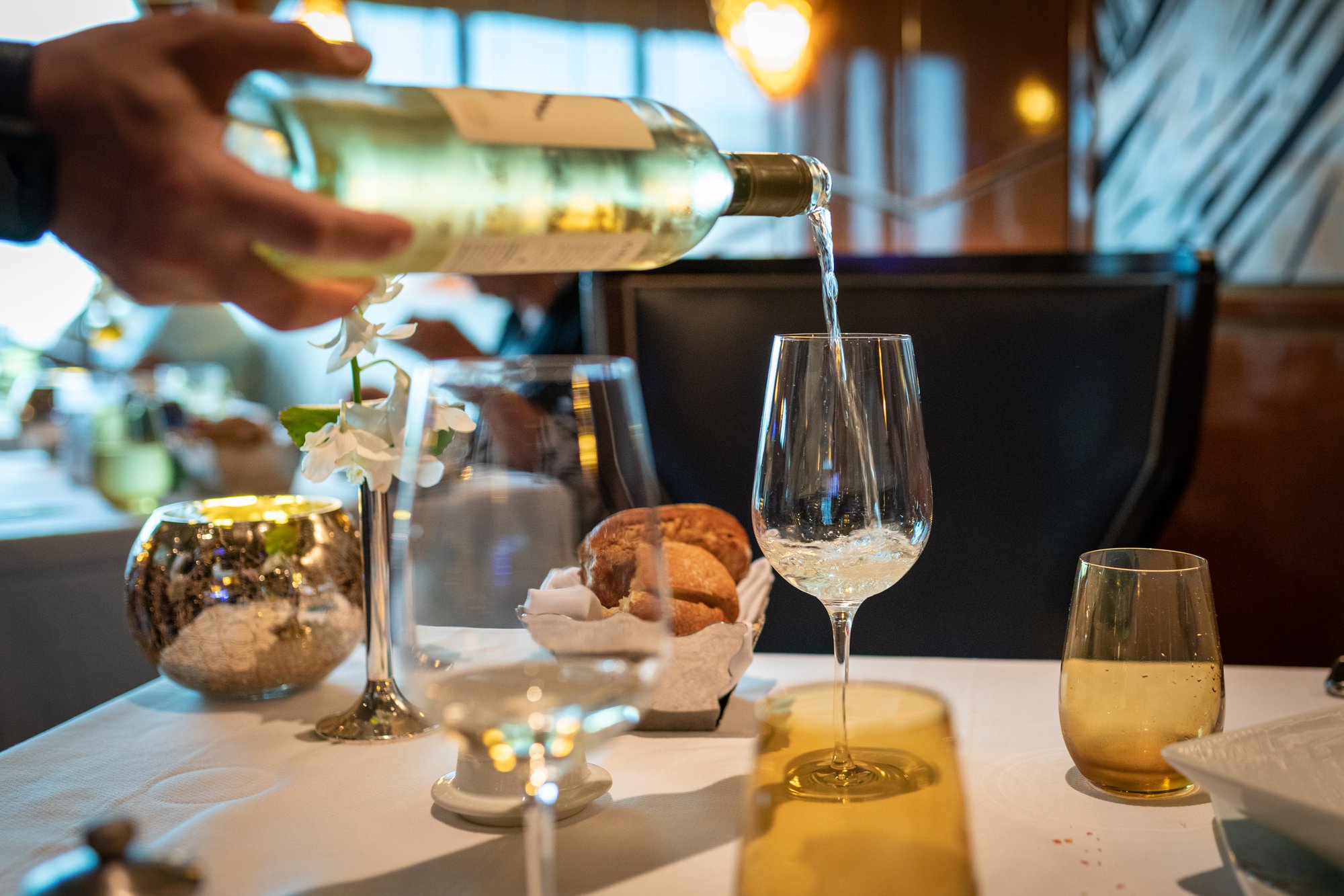 Đi ăn Bistro &quot;bị dụ&quot; bỏ tiền triệu, nhiều người cứ tưởng đã được phục vụ chuẩn Fine Dining hạng sang? - Ảnh 1.