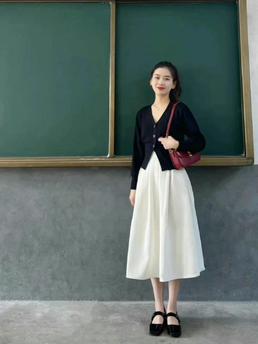 Cô giáo hotgirl Trung Quốc đi dạy không mặc trùng quần áo  - Ảnh 5.
