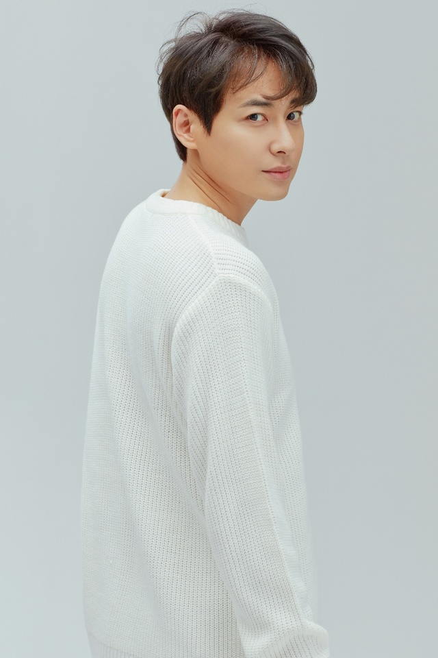 Chuyện tình như phim của tài tử đình đám xứ Hàn với fangirl nước ngoài: Gặp nhau như định mệnh, hơn kém 14 tuổi vẫn xứng đôi vừa lứa - Ảnh 2.