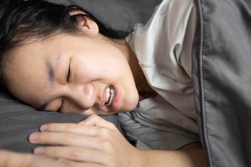 Buổi đêm khi ngủ, nếu cơ thể xảy ra 4 vấn đề này thì có thể là điềm báo cho thấy sức khỏe bạn không ổn - Ảnh 3.