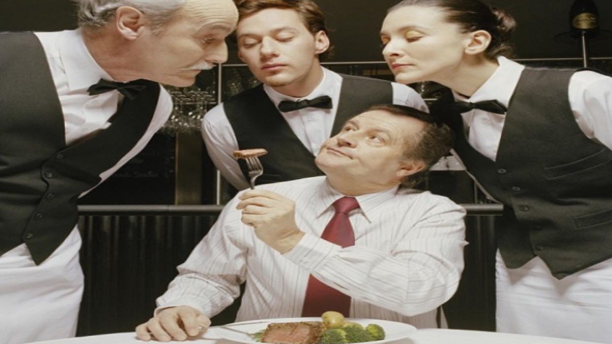 Từ bàn ăn cũng có thể nhìn ra tính cách: 4 kiểu người này thường không đáng tin, kết thân có ngày rước họa