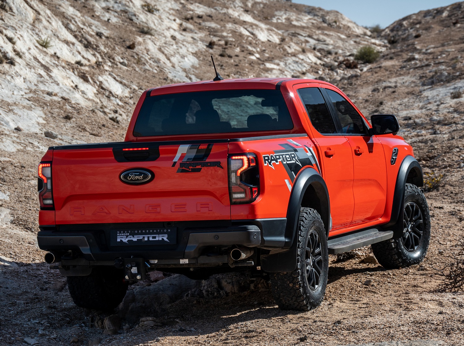 Ford Ranger Raptor 2023 đã ra biển số tại Việt Nam, để lộ trang bị khủng